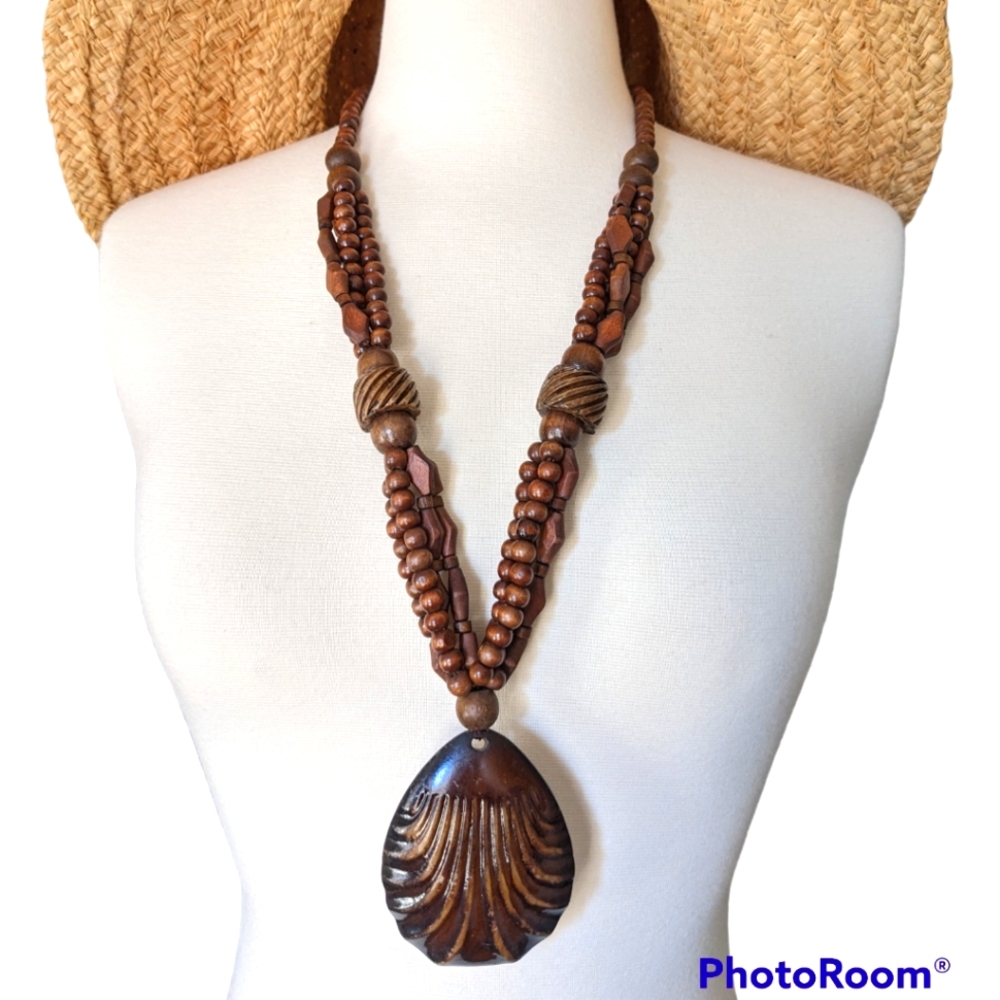 🌞🌞BIG Chunky Necklace Brown Wood & Resin Shell Pendant Boho Style